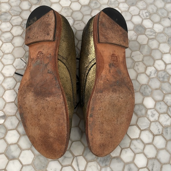 John Fluevog gold sample shoe? - Picture 2 of 4